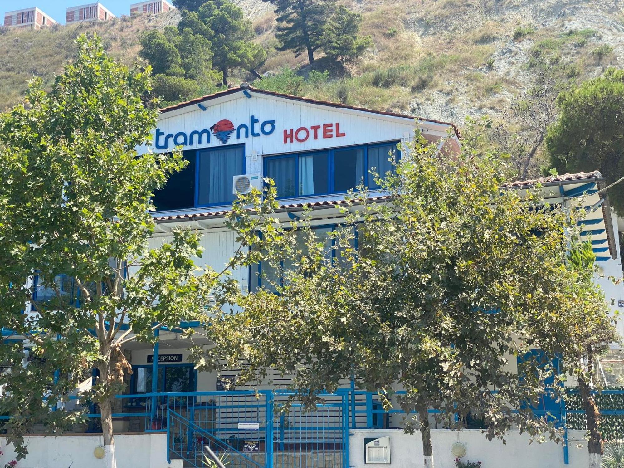Tramonto Hotell *