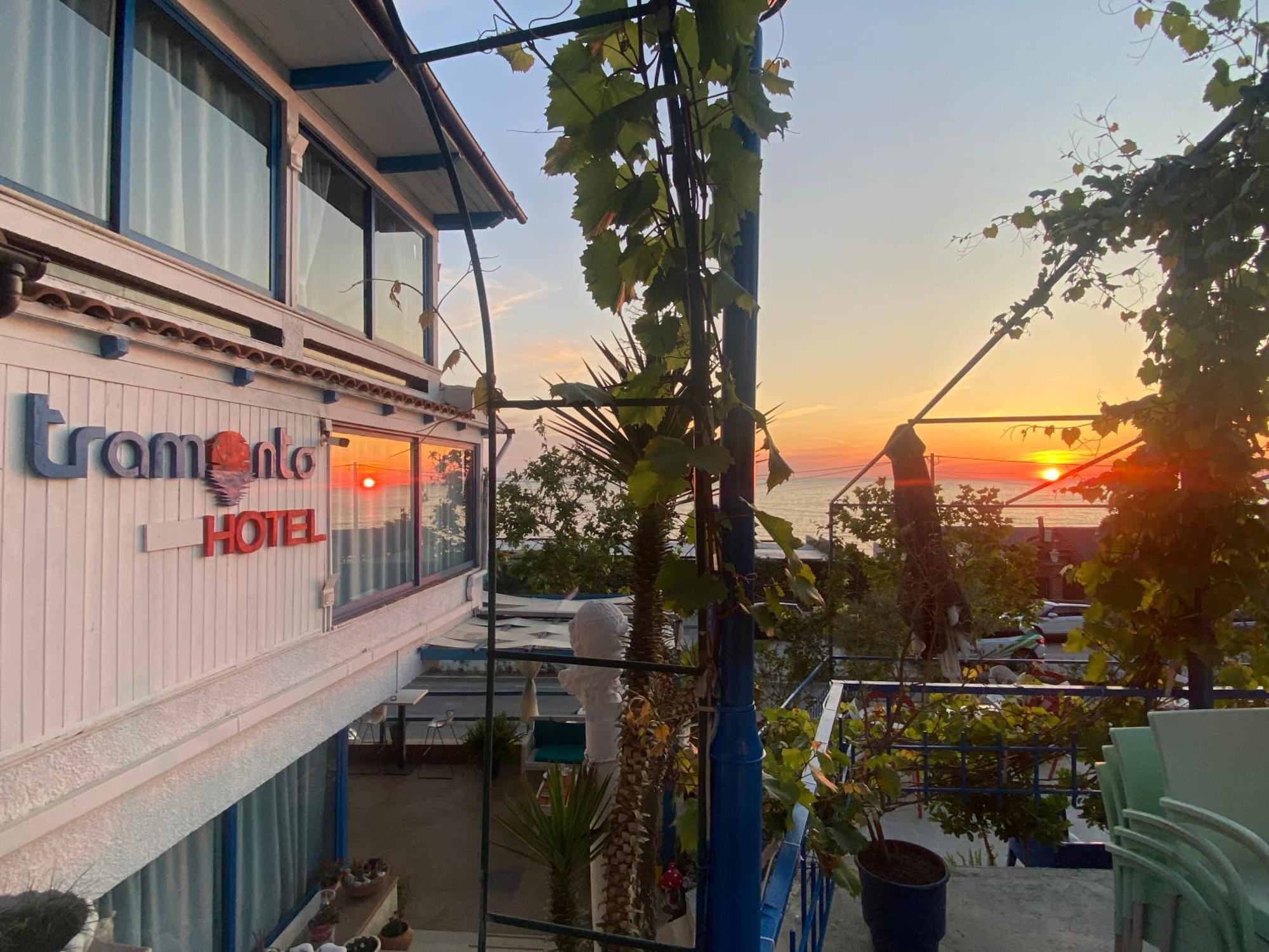 Tramonto Hotell *